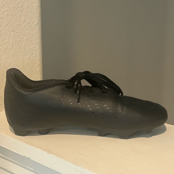Adidas Predator Accuracy.4 Soccer Cleats HQ0950 Youth Size 1 Black - Picture 5 of 11